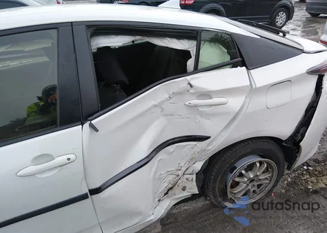 2017 Toyota Prius Two z USA, uszkodzony, nr VIN JTDKBRFU7H3027658